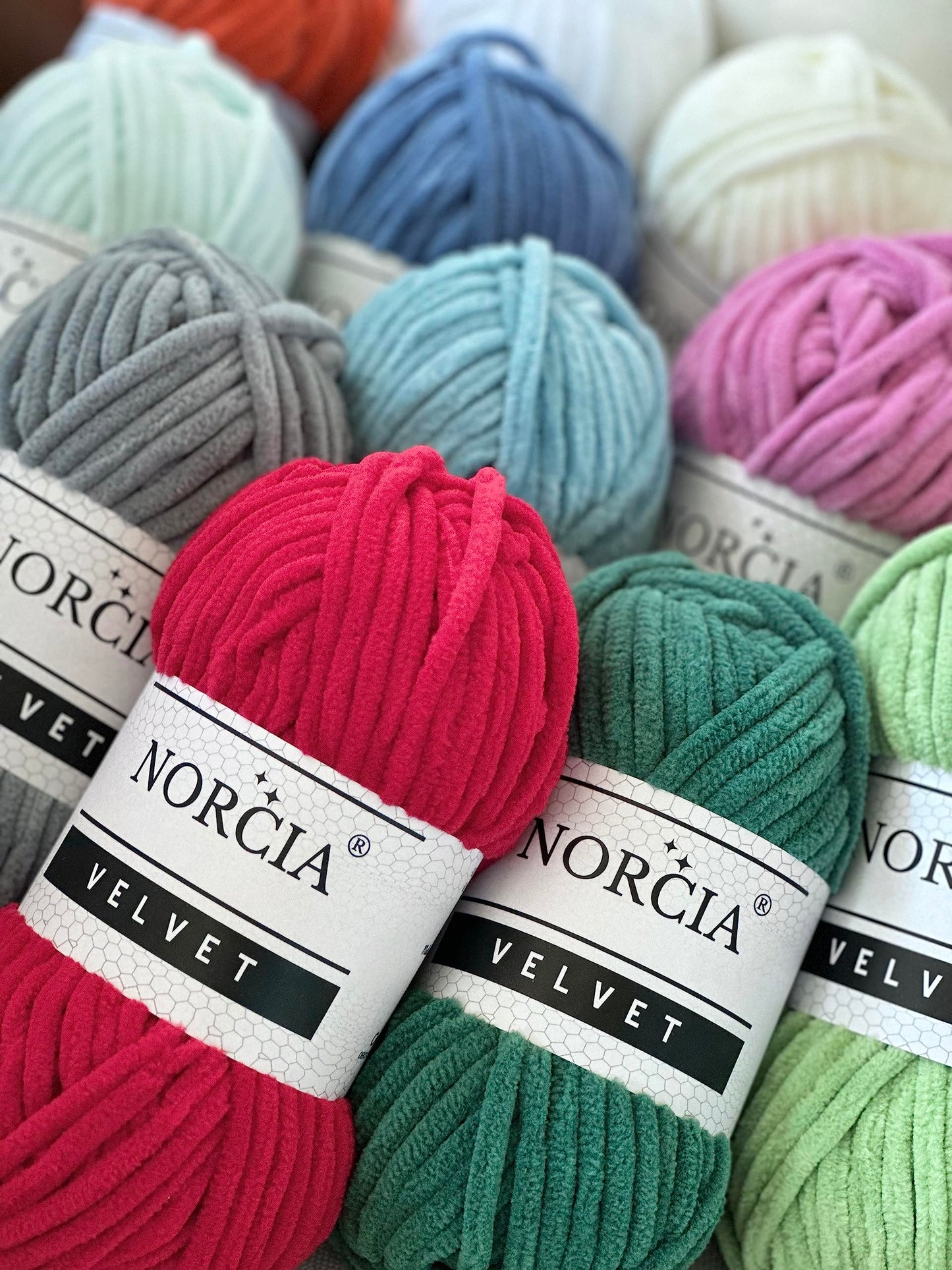 Soft Velvet Yarn Chenille Yarn for Crocheting Super Bulky 3x100g (3x75 yds) Baby Blanket Yarn for Knitting Amigurumi Yarn for Crochet Weaving Craft (Burgundy, 3 Skeins)