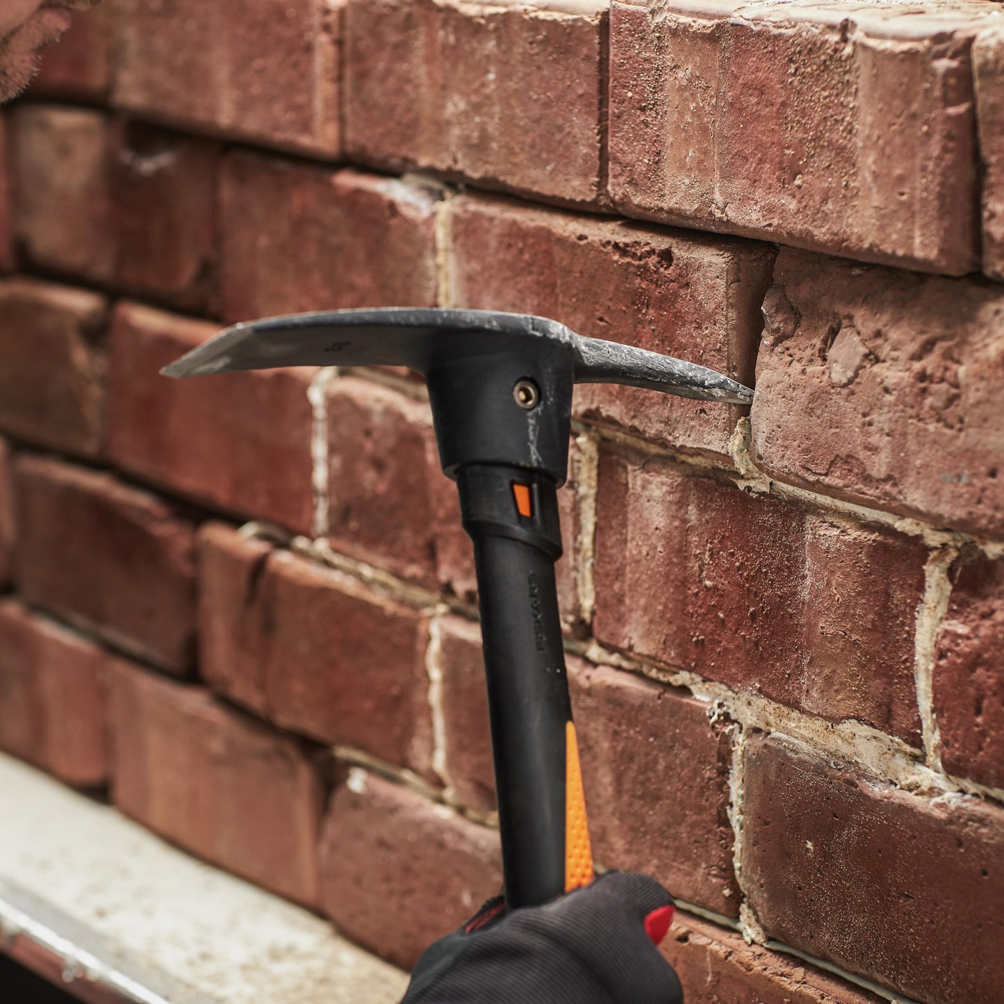 Fiskars IsoCore Pickaxe Mattock with Shock-Absorbing Handle, Dual-Head Tool for Roots & Rocks, 1.5 lb