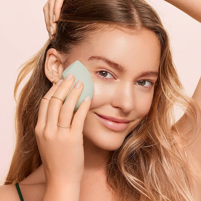 EcoTools Blurring Blender Makeup Sponge, Makeup Blending Sponge For Blurred Skin, For Liquid & Cream Foundation, Cloud Coverage Memory Foam, Eco Friendly, Latex Free, Cruelty-Free & Vegan 1 Count