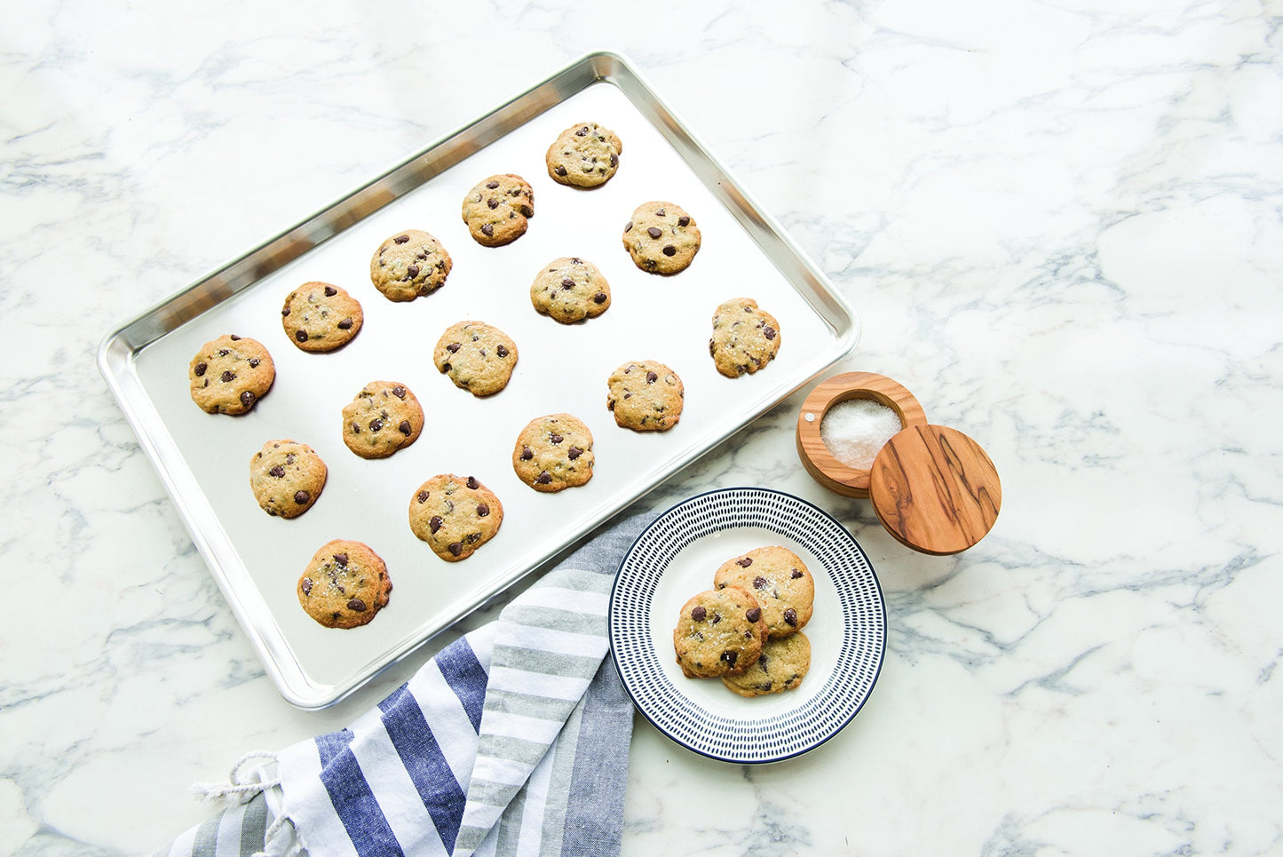 Nordic Ware Extra Large Baking Sheet, 21 x 15 inches, XL Big sheet pan Natural Uncoated Aluminum, Reinforced Steel Rim Prevents Warping, 1pk Big Sheet