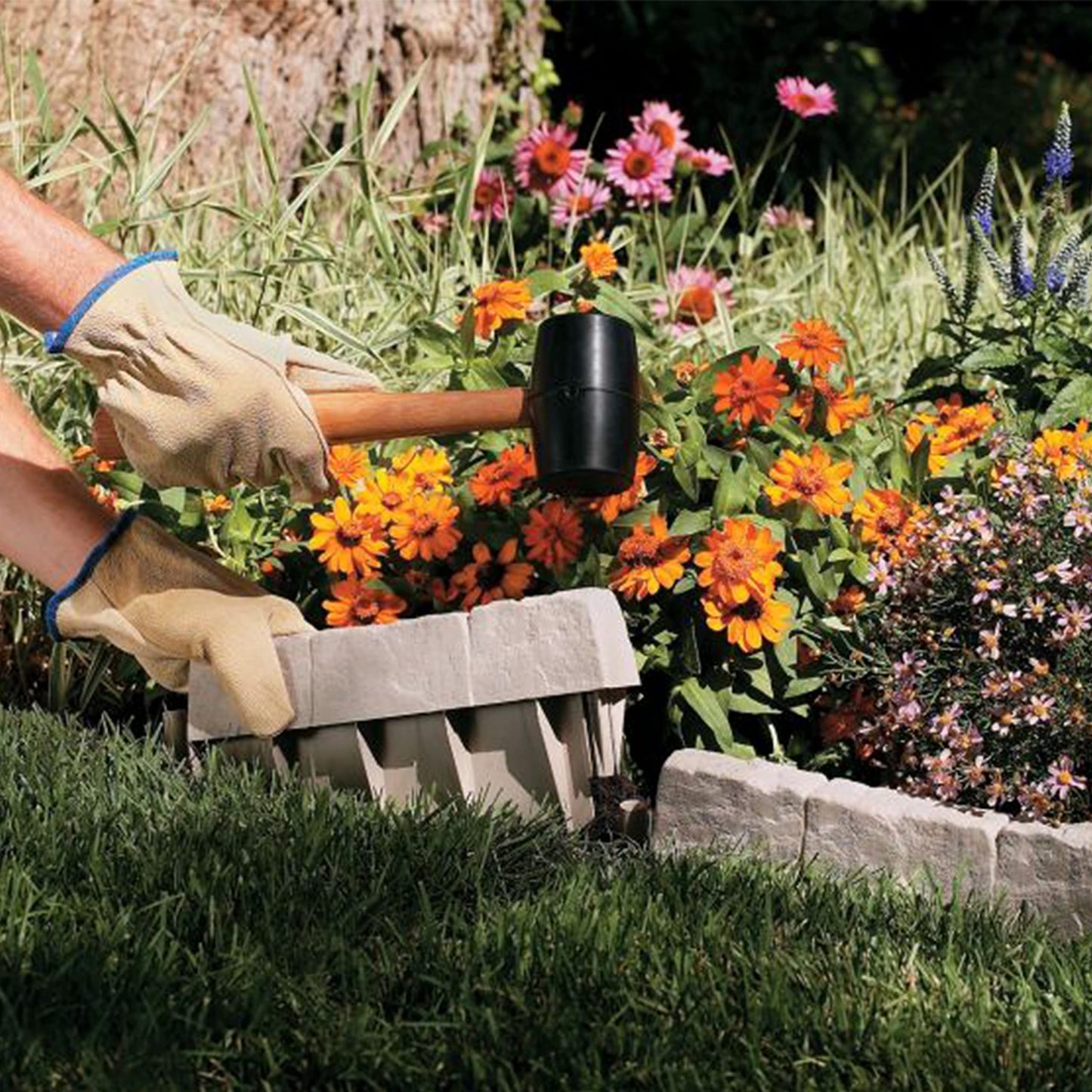 Suncast Interlocking Border Edging - Stone -Like Poly Construction for Garden, Lawn, and Landscape Edging - Water Resistant Border for Containing Trees, Flower Beds and Walkways - Light Taupe, 30