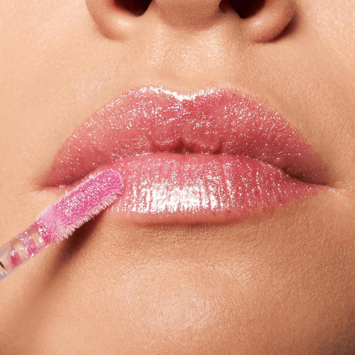 essence | Meta Glow Multi-Reflective Lip Gloss | Iridescent Shimmer, Holographic, Non-Sticky & Comfortable | Vegan & Cruelty Free (03 | Pink Vision)